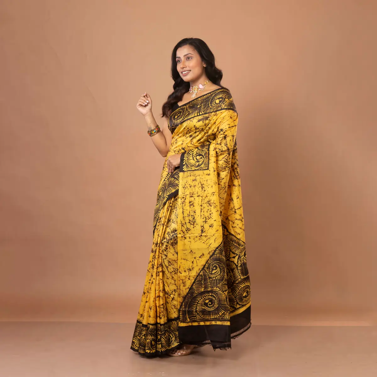 Mustard With Back Hand-Wax Batik Bishnupur Silk Saree - Image 3