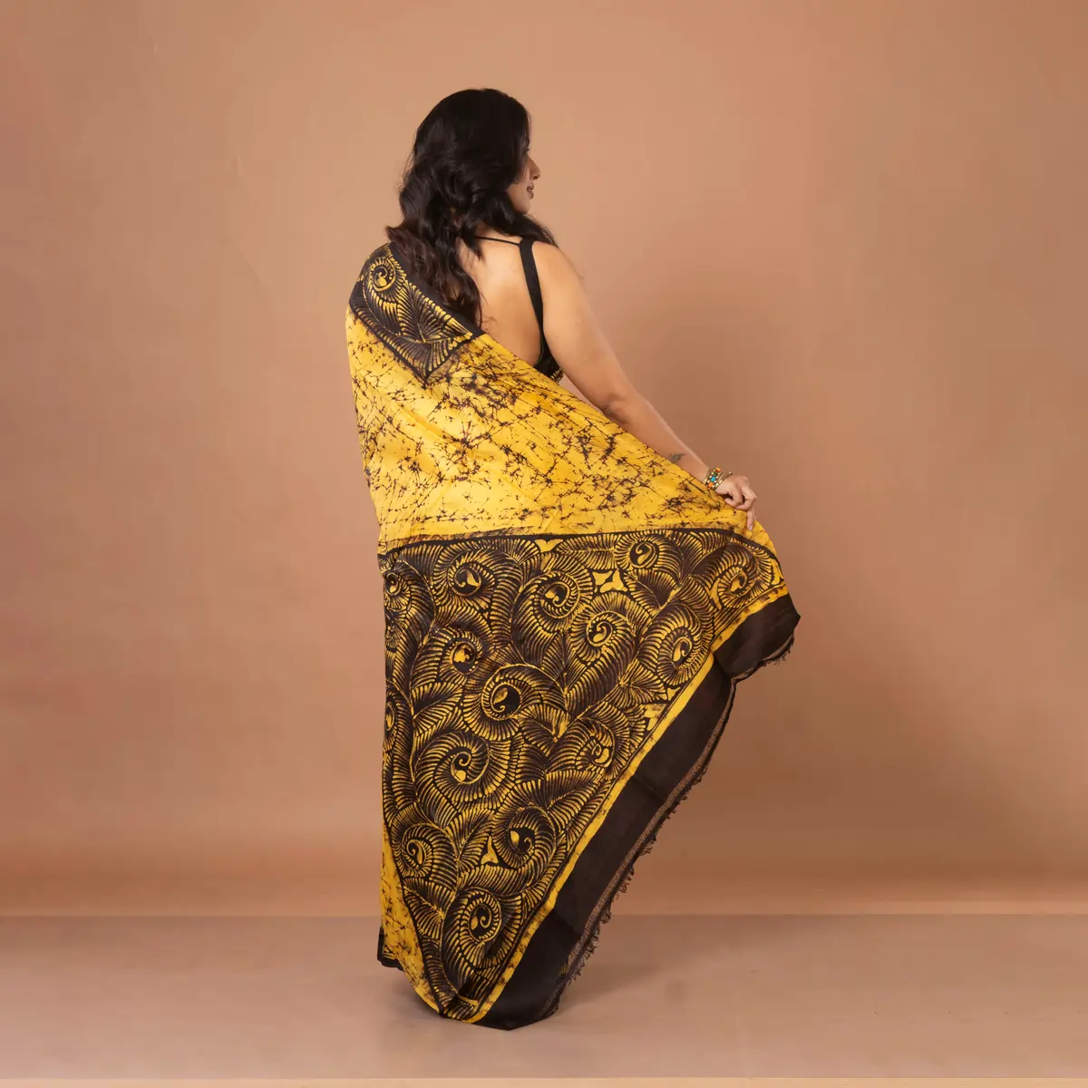 Mustard With Back Hand-Wax Batik Bishnupur Silk Saree - Image 4