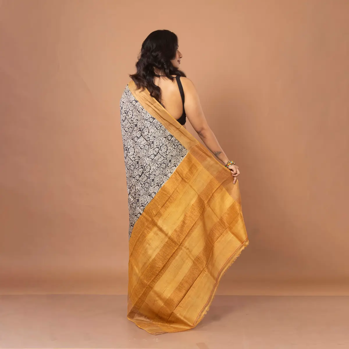 Charcoal & Natural Floral Block-Printed With Mustard Zari Tussar Saree - Image 4