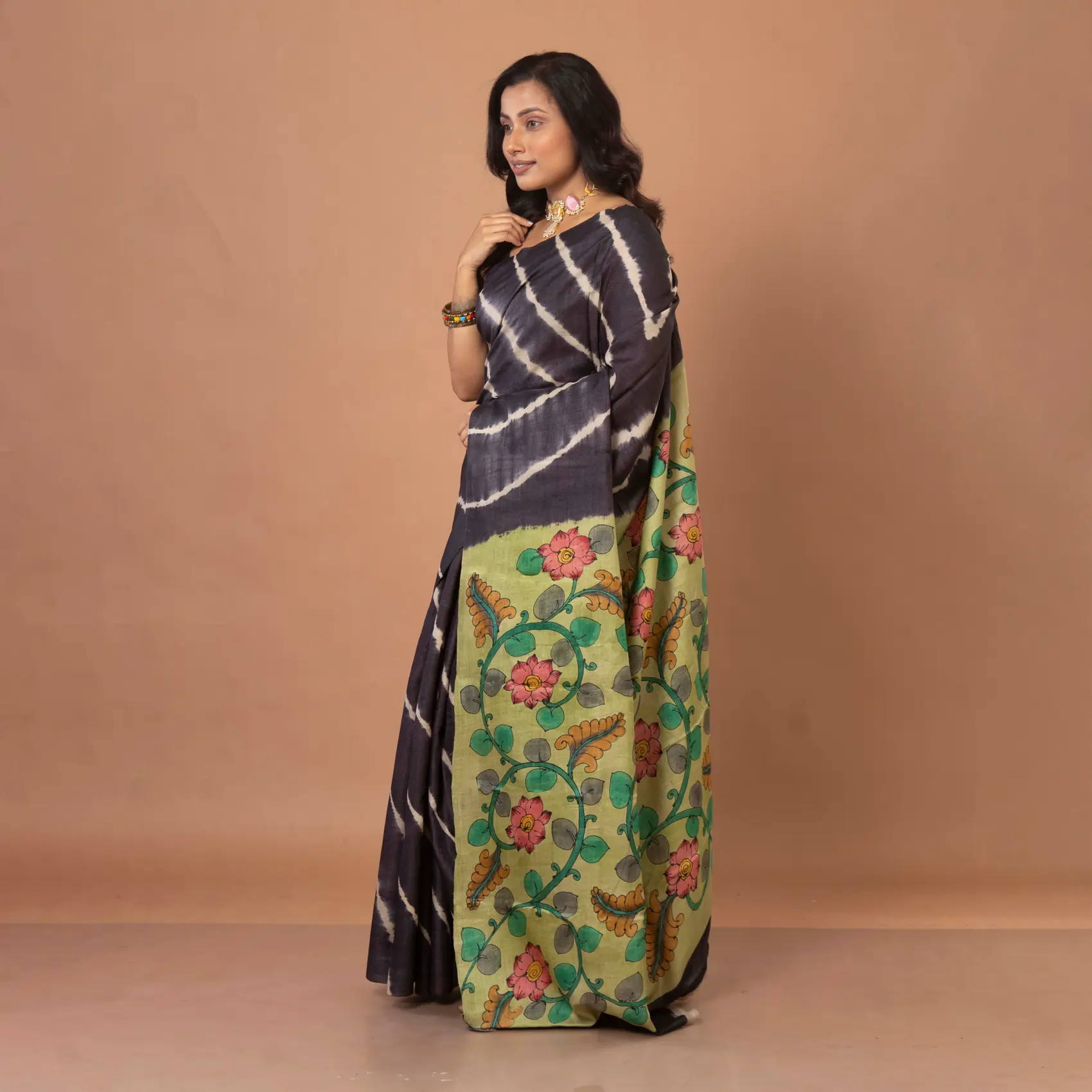 Tussar Charcoal Shibori With Hand-Painted Kalamkari Pallu Saree - Image 2
