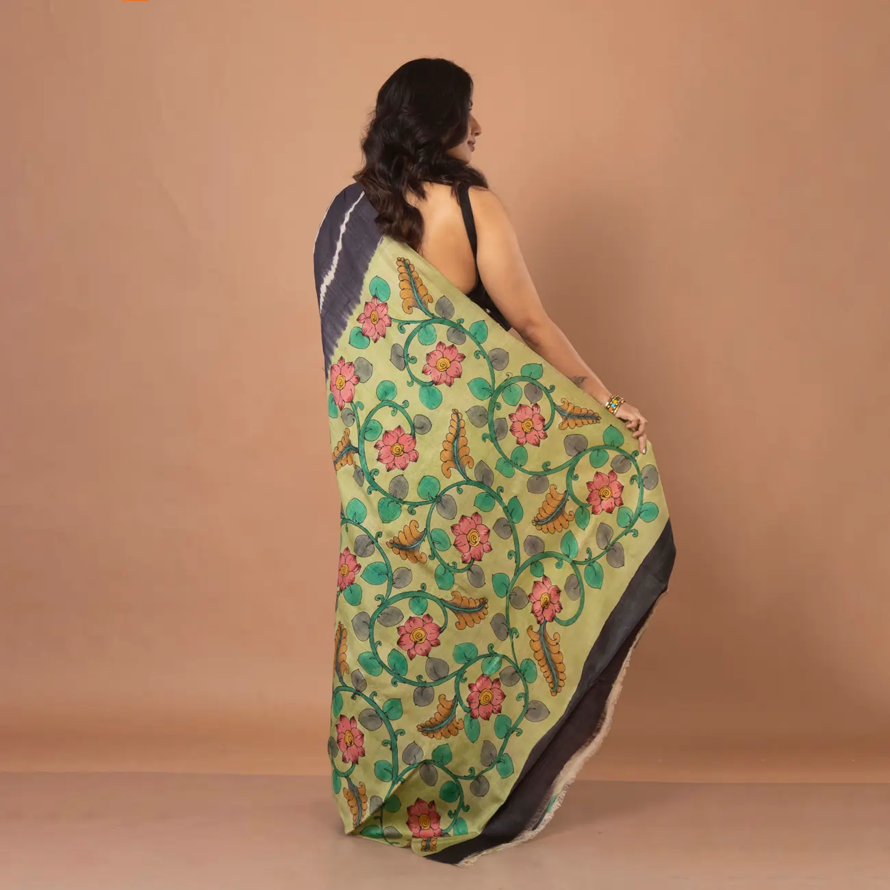 Tussar Charcoal Shibori With Hand-Painted Kalamkari Pallu Saree - Image 4