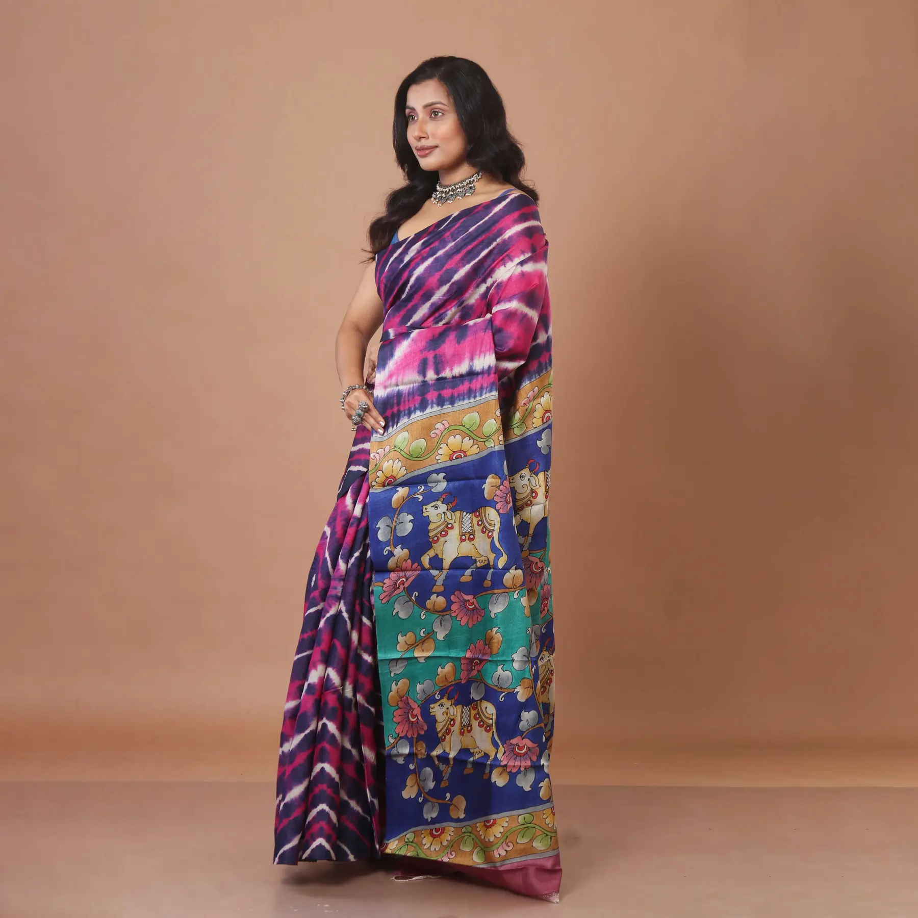 Majestic Magenta Tussar Silk Saree with Shibori Tie-Dye and Hand-Painted Kamdhenu Pichwai Pallu - Image 3