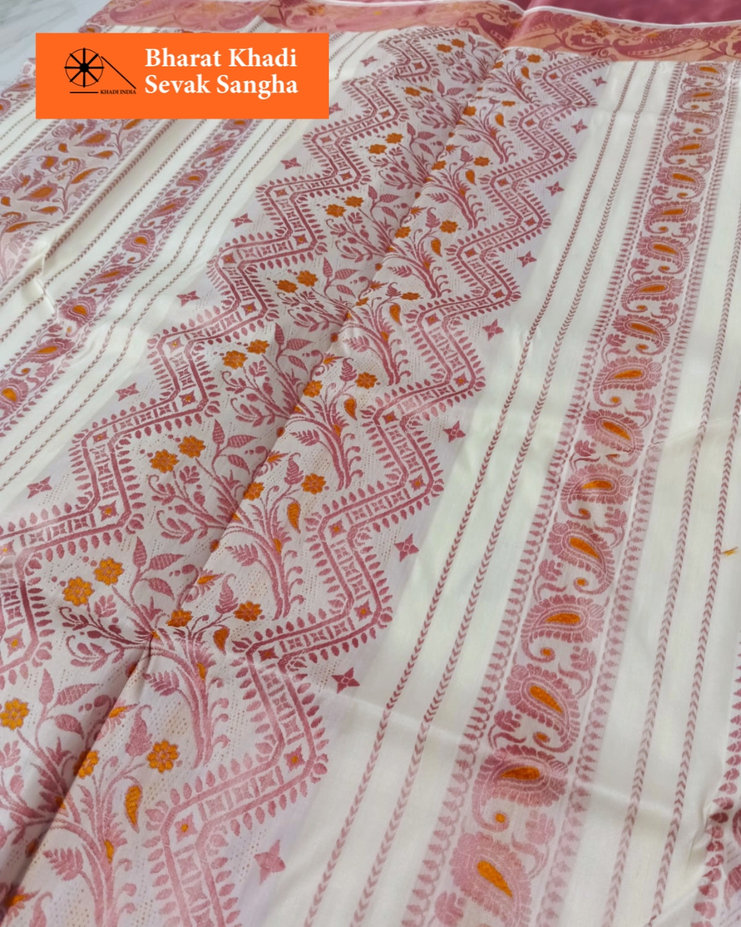 Off-white with Dusty Rose Motifs Garad Silk Saree - Image 4